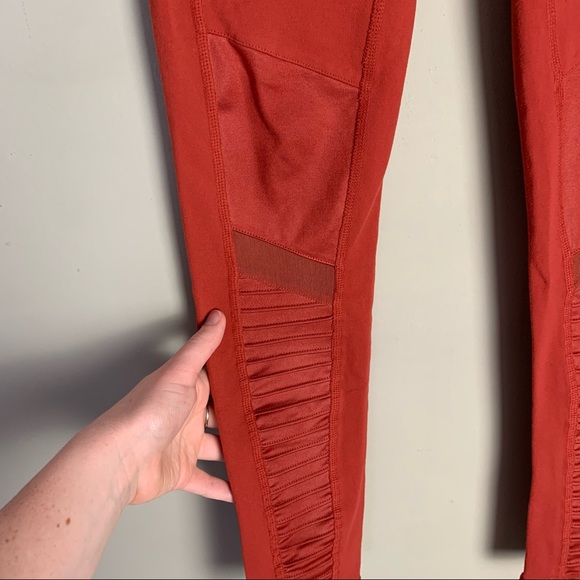 Alo Yoga High Waisted Sienna Burnt Orange Moto Leggings Size XS - Picture 7 of 11
